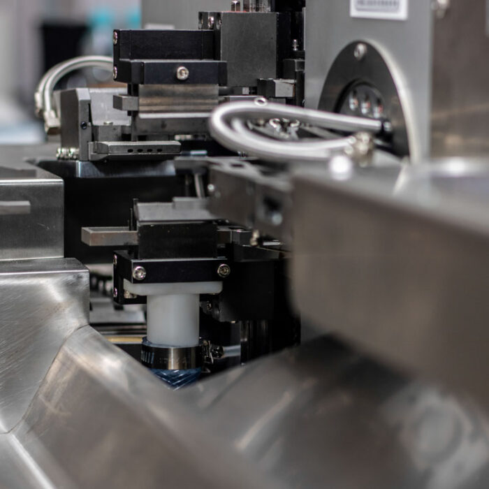 Machine automatique pour couper, tordre et étamer le fil BZW-887