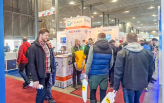 Foire d'Amper - République tchèque. Stand d'ITS-AIM avec des machines pour le travail du fil.