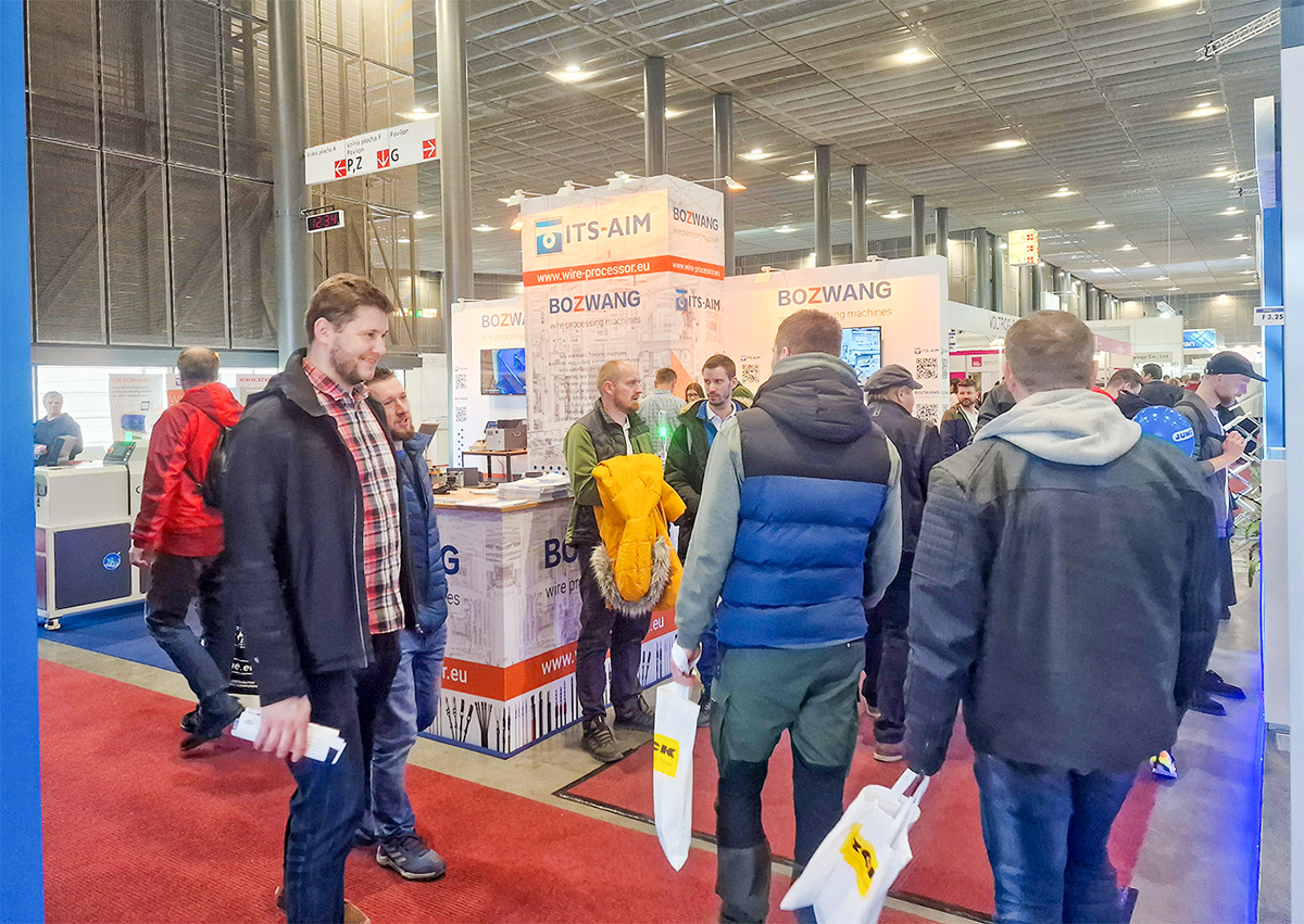Foire d'Amper - République tchèque. Stand d'ITS-AIM avec des machines pour le travail du fil.